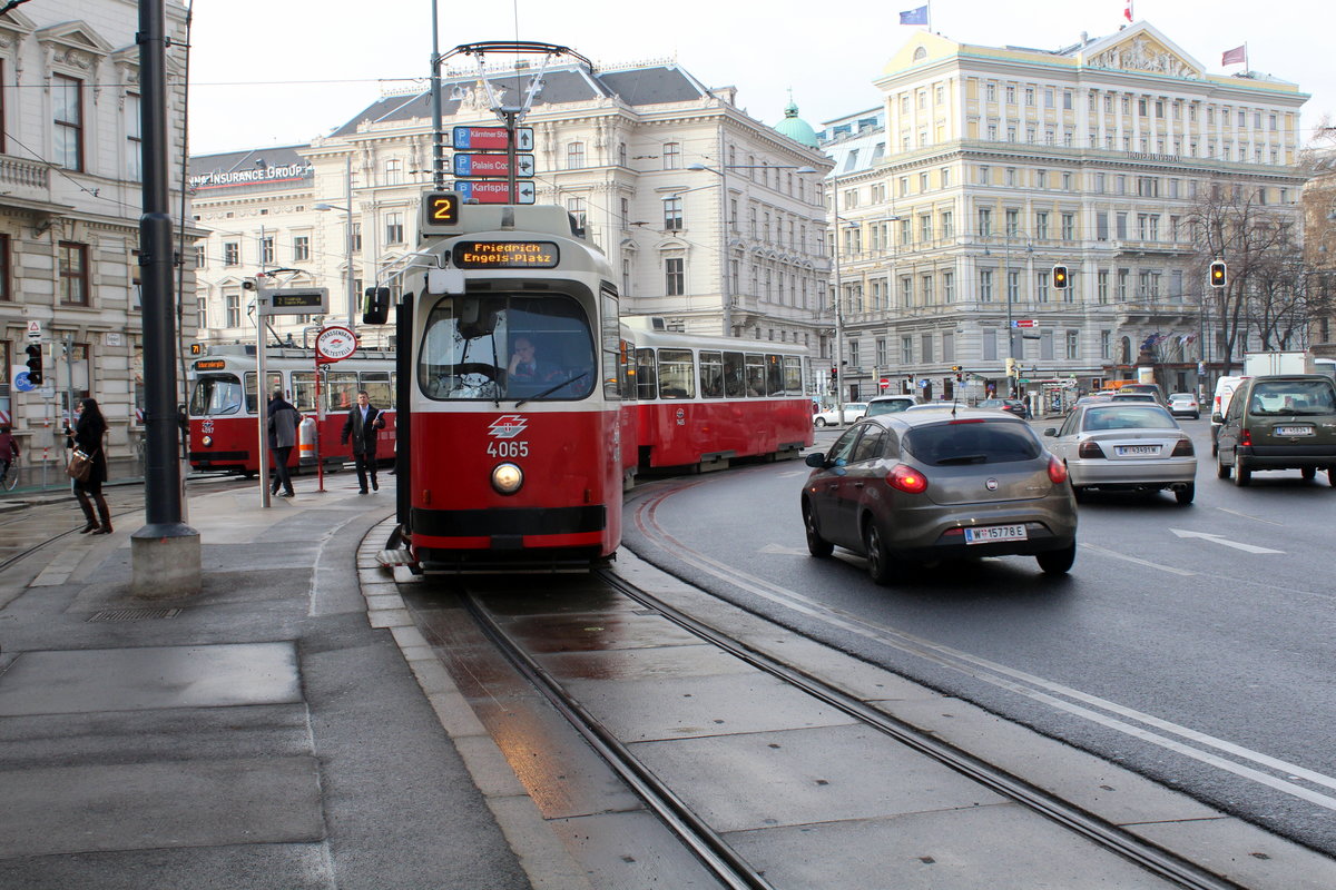 Wien Wiener Linien SL 2 (E2 4065 + c5 1465) Innenstadt, Schubertring (Hst. Schwarzenbergplatz) am 24. März 2016.