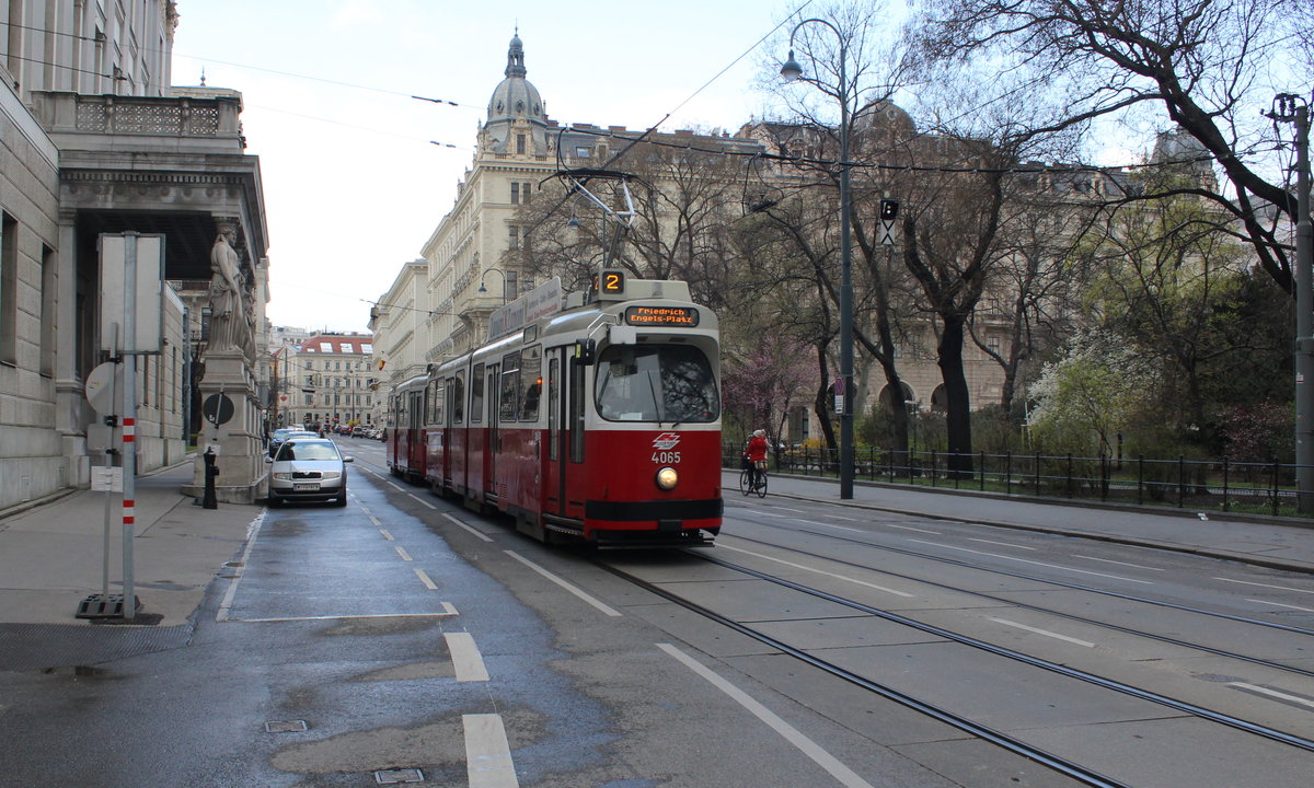 Wien Wiener Linien SL 2 (E2 4065) Innere Stadt, Rathausplatz am 24. März 2016.