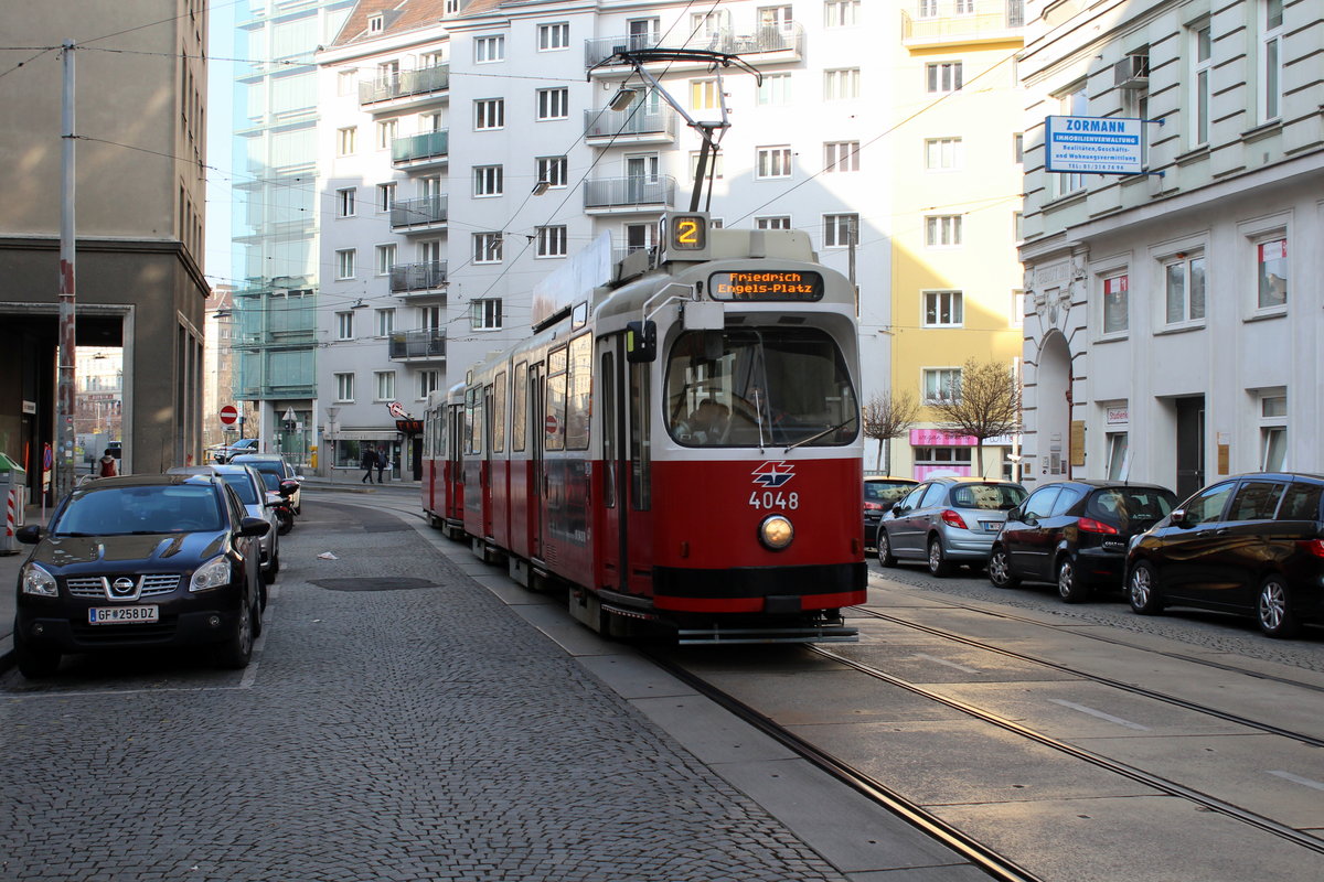 Wien Wiener Linien SL 2 (E2 4048) Leopoldstadt, Gredlerstraße am 23. März 2016. - Andreas Freiherr von Gredler (1802 - 1870) war Rechtsanwalt; 1866 organisierte er patriotische Aktionen, Kundgebungen und Versammlungen. Die Straße im 2. Bezirk wurde 1897 nach ihm benannt. 