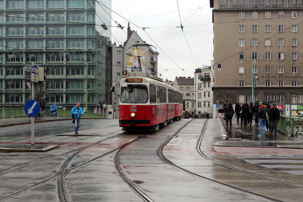 Wien Wiener Linien SL 2 (E2 4035) Marienbrücke am 20. Oktober 2016.