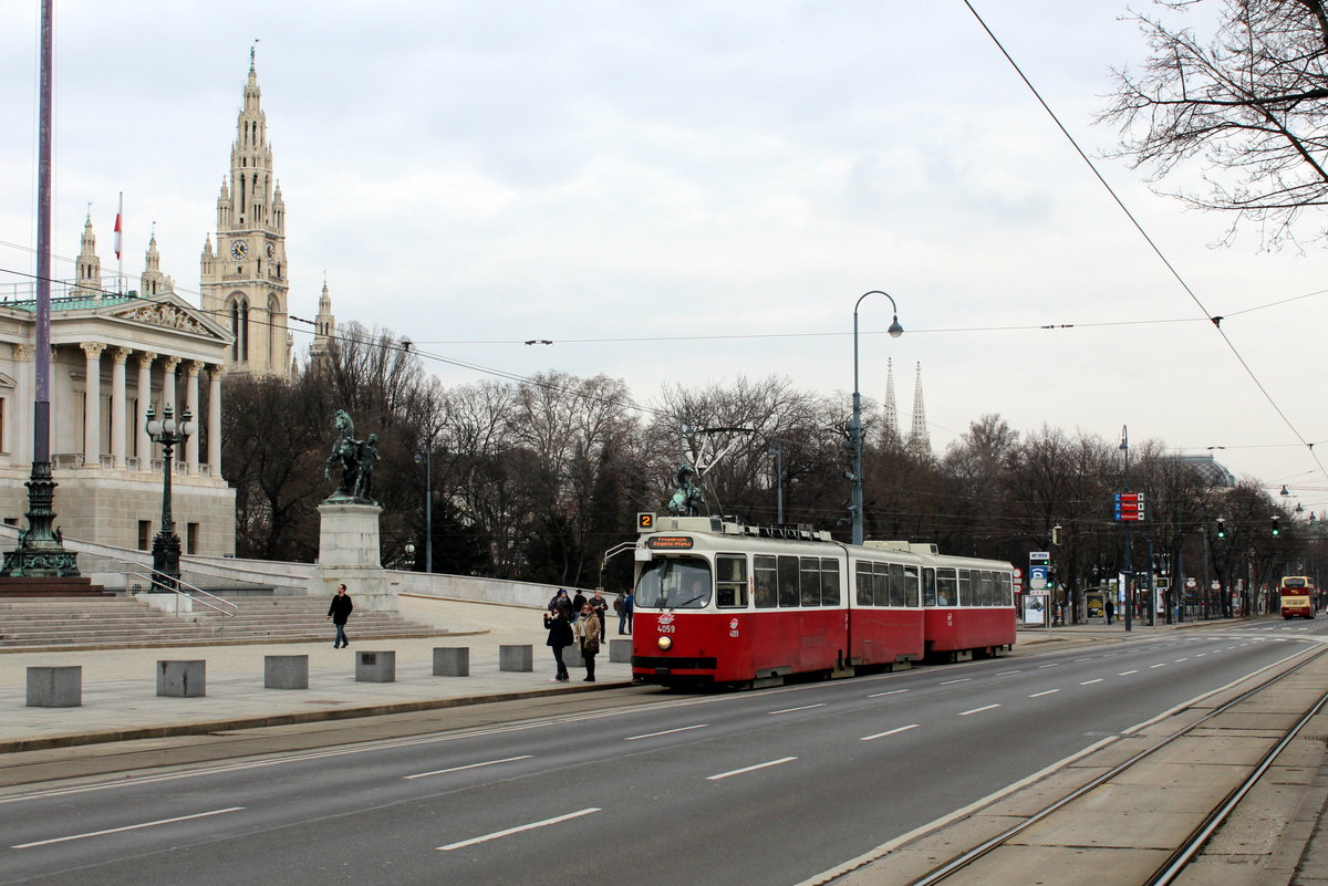 Wien Wiener Linien SL 2 (E2 4059) I, Innere Stadt, Dr.-Karl-Renner-Ring / Parlament am 19. Februar 2017.
