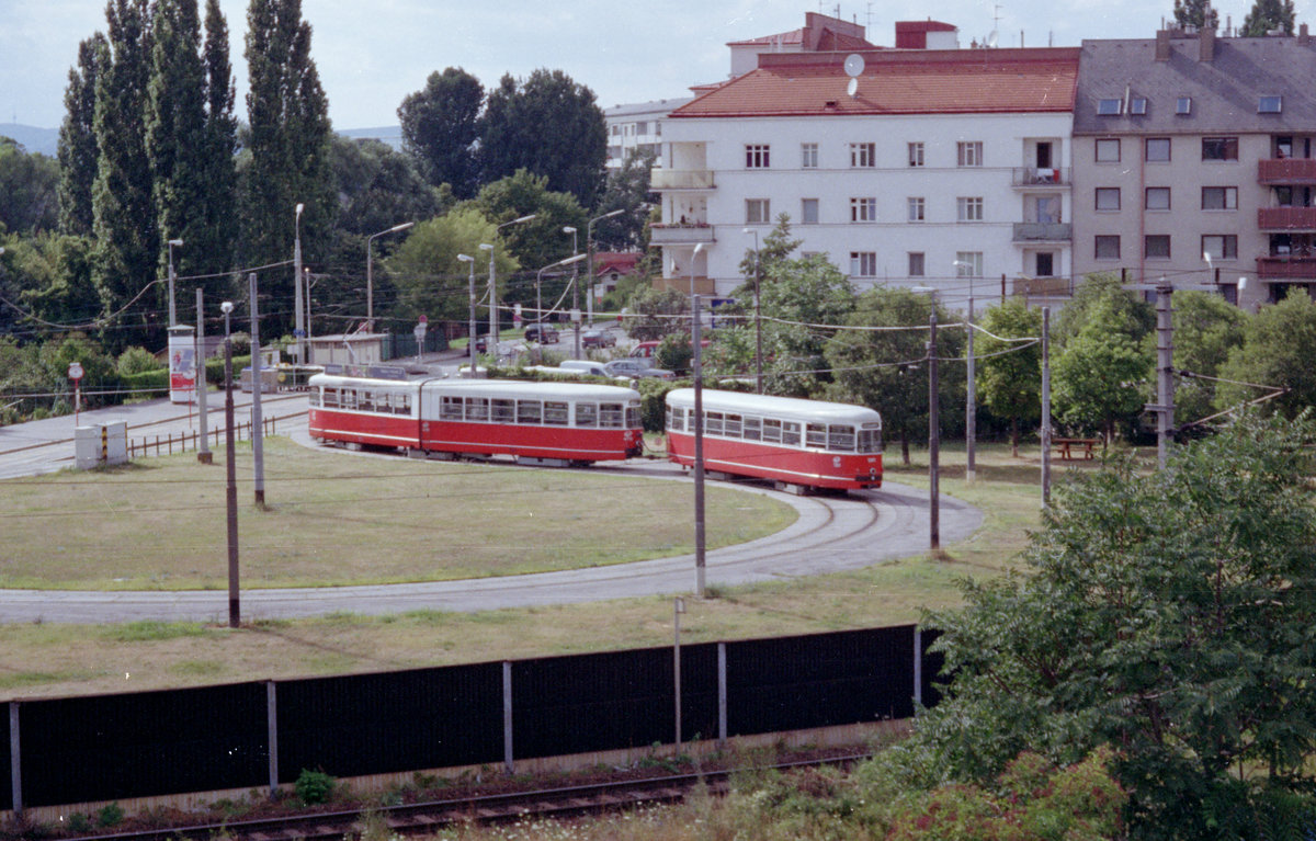 Wien Wiener Linien SL 21 (c4 1301 + E1 47xx) II, Leopoldstadt, Wehlistraße / Endstation Stadlauer Brücke am 25. Juli 2007. - Scan von einem Farbnegativ. Film: Agfa Vista 200. Kamera: Leica C2.