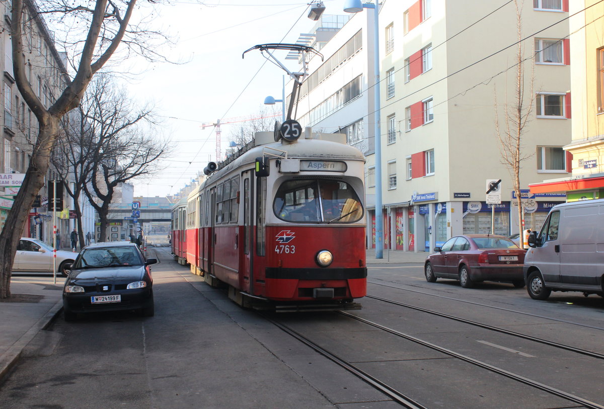 Wien Wiener Linien SL 25 (E1 4763) XXI, Floridsdorf, Schloßhofer Straße / Fahrbachstraße am 16. Februar 2017.