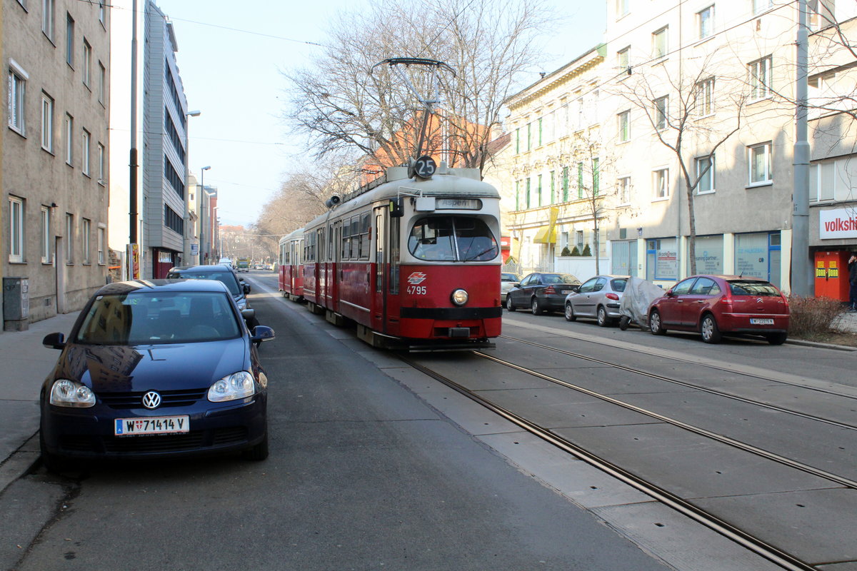 Wien Wiener Linien SL 25 (E1 4795) XXI, Floridsdorf, Donaufelder Straße am 13. Februar 2017.
