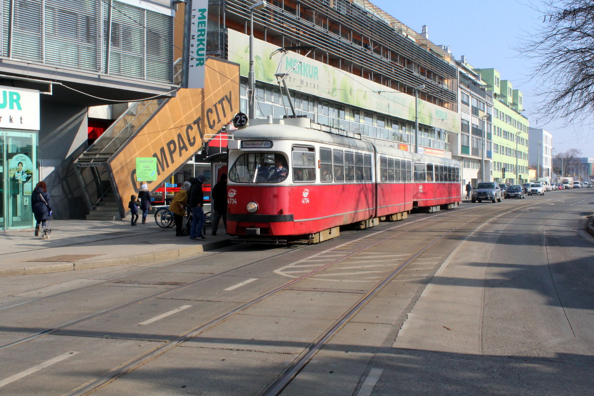 Wien Wiener Linien SL 25 (E1 4724 + c4 1396) XXI, Floridsdorf, Donaufelder Straße (Hst. Carminweg) am 13. Februar 2017.