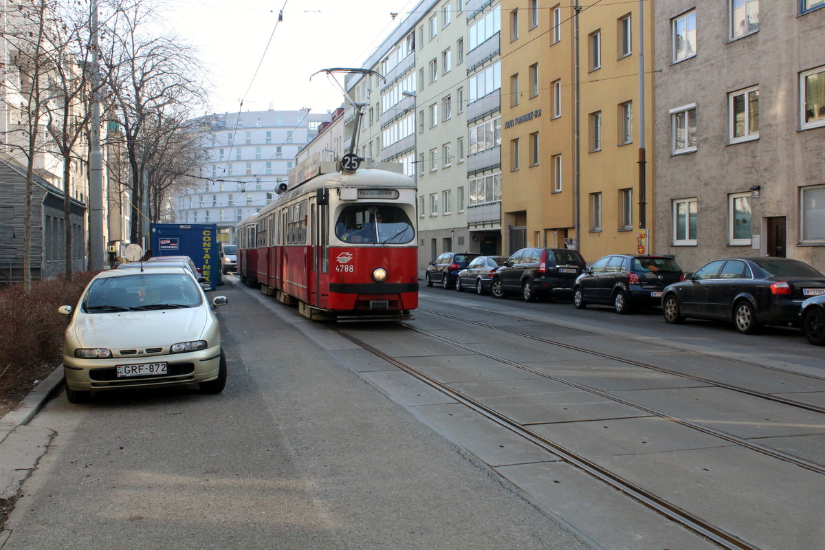 Wien Wiener Linien SL 25 (E1 4788 + c4 1342) XXI, Floridsdorf, Donaufelder Straße am 13. Februar 2017.