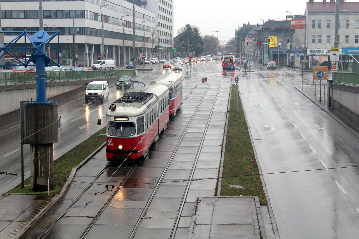 Wien Wiener Linien SL 25 (E1 4791 + c4 1328) XXII, Donaustadt, Erzherzog-Karl-Straße am 16. März 2018. 