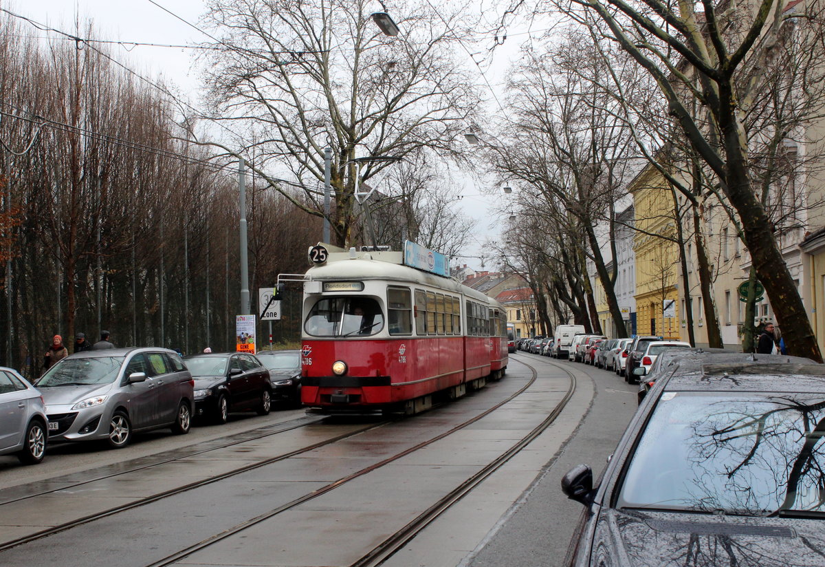 Wien Wiener Linien SL 25 (E1 4786 + c4 1357) XXI, Floridsdorf, Schloßhofer Straße am 16. März 2018.