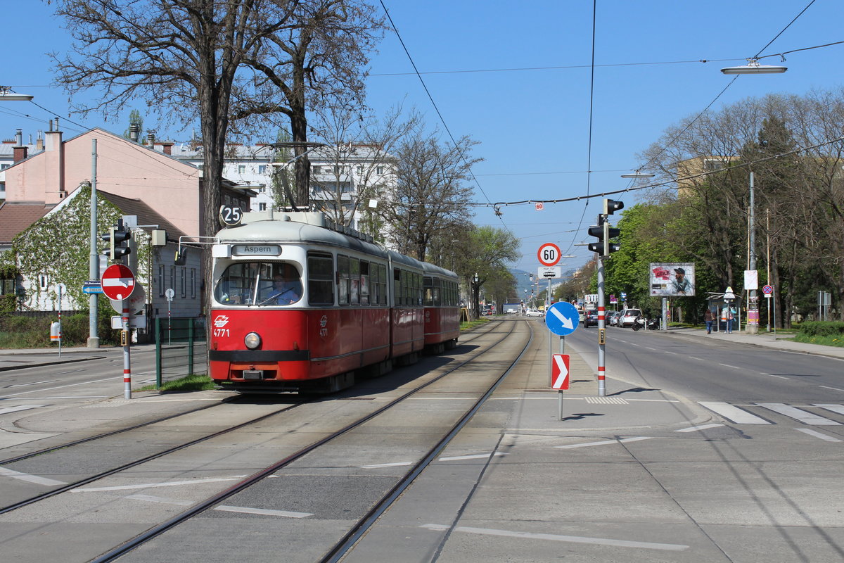 Wien Wiener Linien SL 25 (E1 4771 + c4 1335) XXII, Donaustadt, Erzherzog-Karl-Straße / Polgarstraße am 20. April 2018.