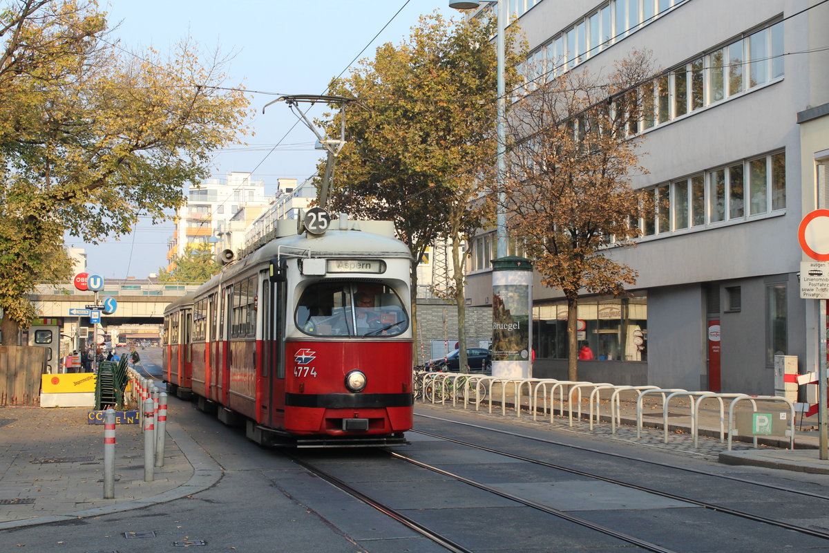 Wien Wiener Linien SL 25 (E1 4774 (SGP 1972)) XXI, Floridsdorf, Schloßhofer Straße / Fahrbachgasse am 18. Oktober 2018.