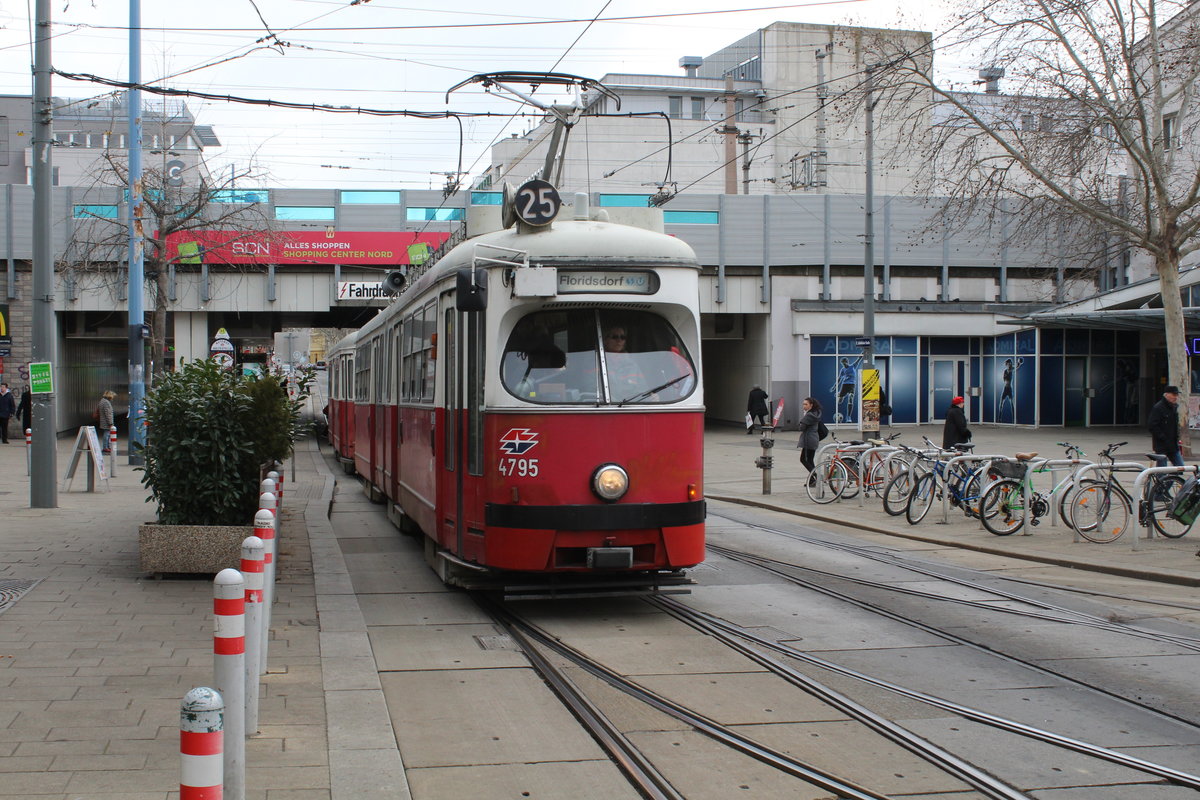 Wien Wiener Linien SL 25 (E1 4795 (SGP 1972)) XXI, Floridsdorf, Schloßhofer Straße / Franz-Jonas-Platz / ÖBB-Bahnhof Floridsdorf am 12. Feber / Februar 2019. 