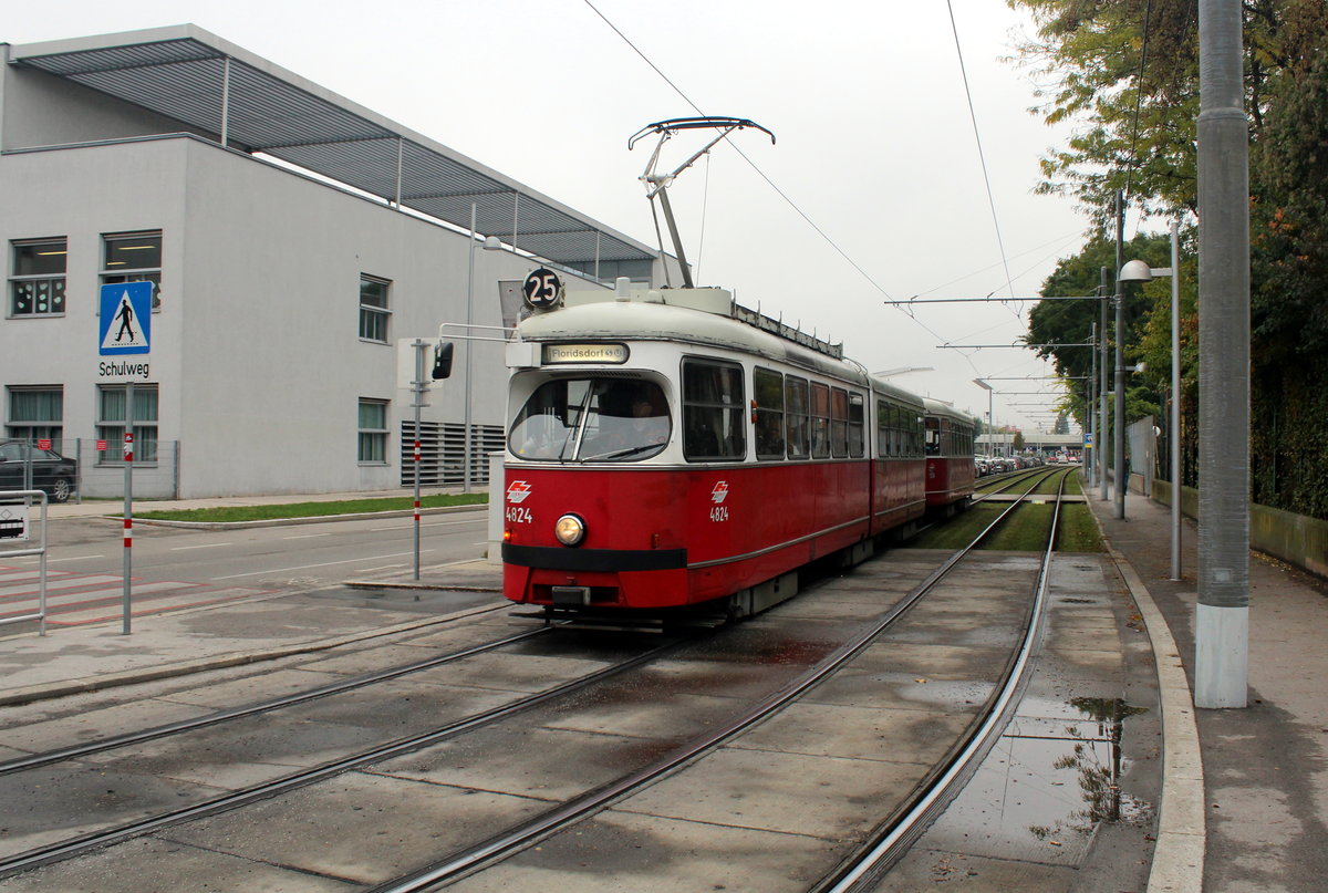Wien Wiener Linien SL 25 (E1 4824 + c4 1338) XXII, Donaustadt, Prandaugasse / Tokiostraße am 21. Oktober 2016.