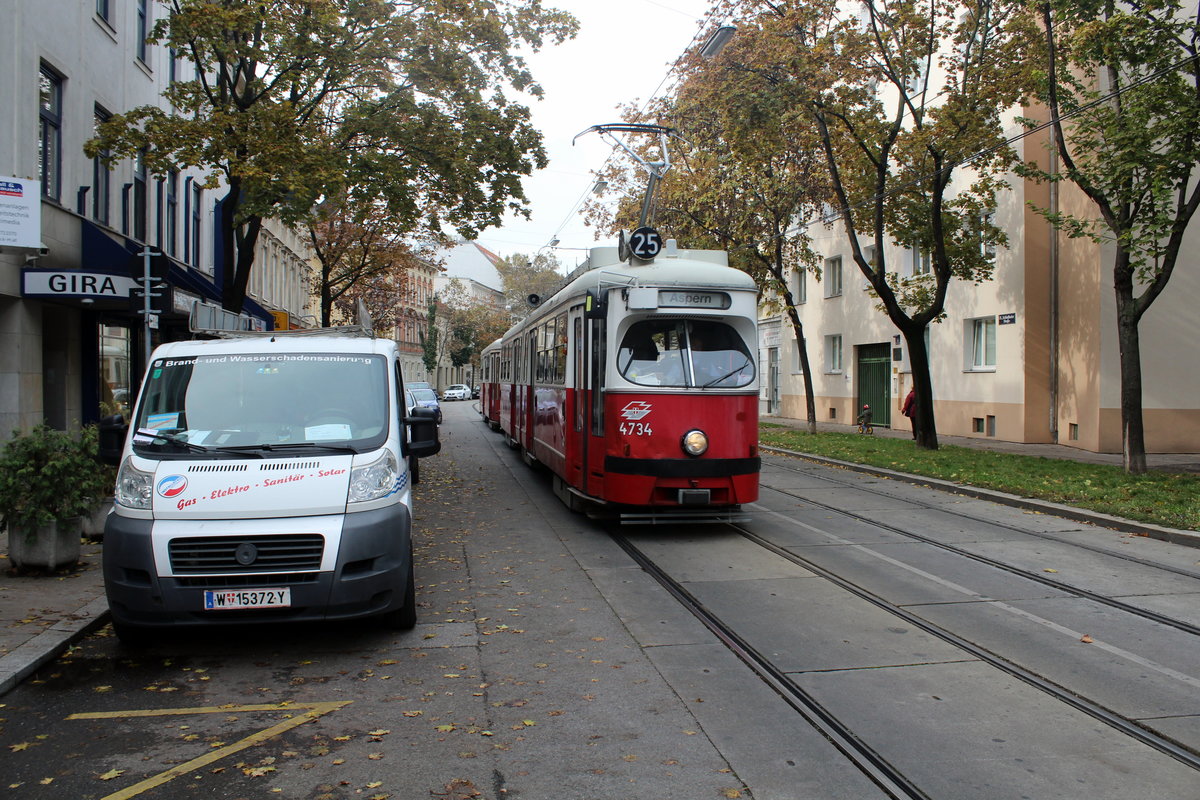 Wien Wiener Linien SL 25 (E1 4734 (SGP 1971)) XXI, Floridsdorf, Schloßhofer Straße am 21. Oktober 2016.
