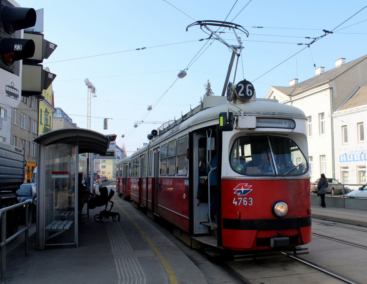 Wien Wiener Linien SL 26 (E1 4763 + c4 1309) XXI, Donaustadt, Donaufelder Straße / Wagramer Straße (Hst. Kagraner Platz) am 14. Feber / Februar 2017.