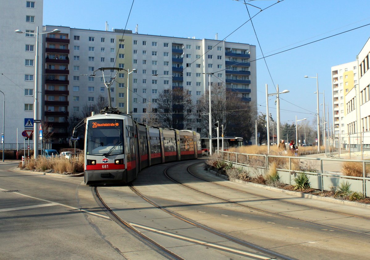 Wien Wiener Linien SL 26 (B 681) XXI, Donaustadt, Prinzgasse / Pirquetgasse am 14. Feber / Februar 2017.