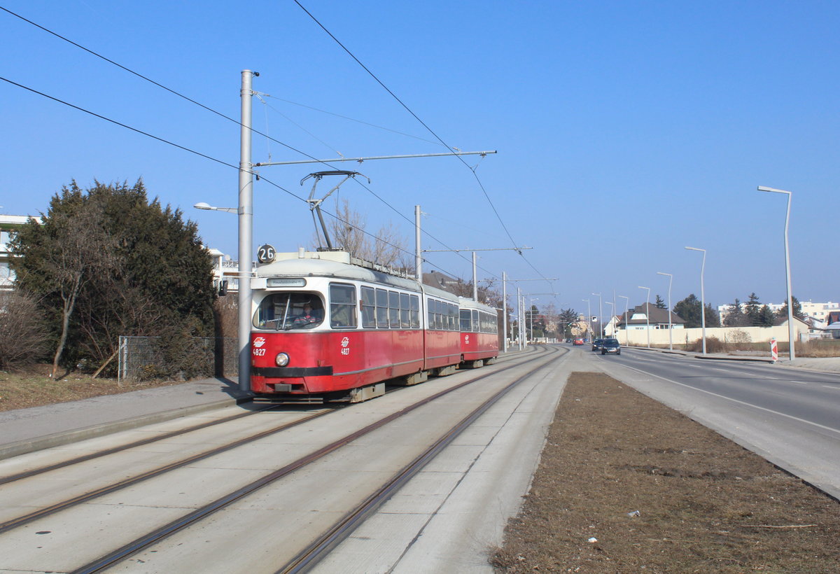 Wien Wiener Linien SL 26 (E1 4827 + c4 1320) XXII, Donaustadt, Hausfeldstraße am 14. Feber / Februar 2017.