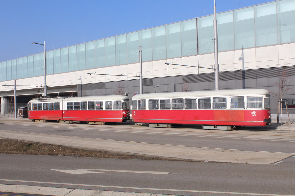 Wien Wiener Linien SL 26 (E1 4763 + c4 1309) XXII, Donaustadt, Hausfeldstraße (Endstation) am 14. Feber / Februar 2017.