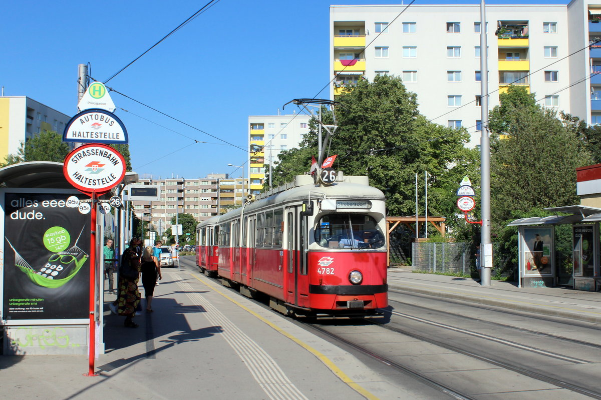 Wien Wiener Linien SL 26 (E1 4782 + c4 133x) XXII, Donaustadt, Pirquetgasse (Hst. Prinzgasse) am 26. Juni 2017.