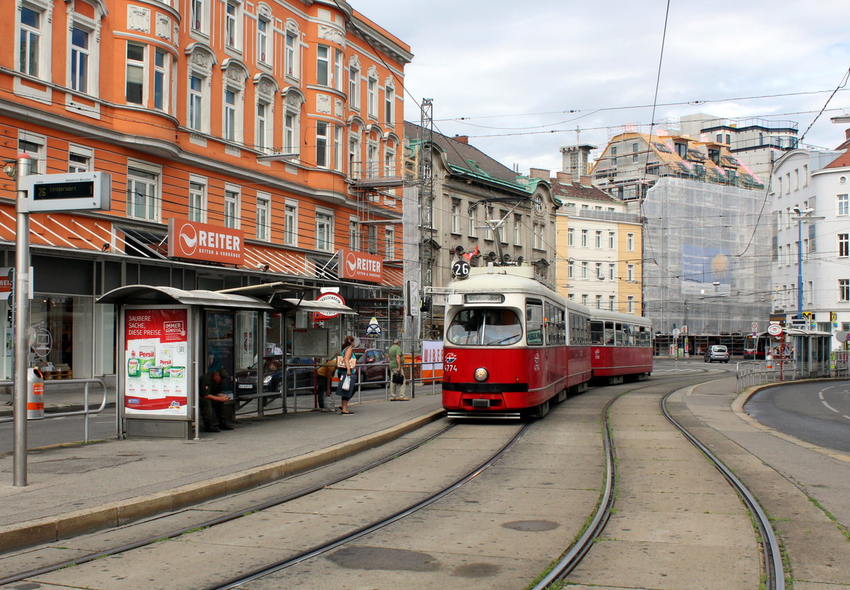 Wien Wiener Linien SL 26 (E1 4774 + c4 1310) XXI, Floridsdorf, Hst. Am Spitz am 29. Juni 2017.