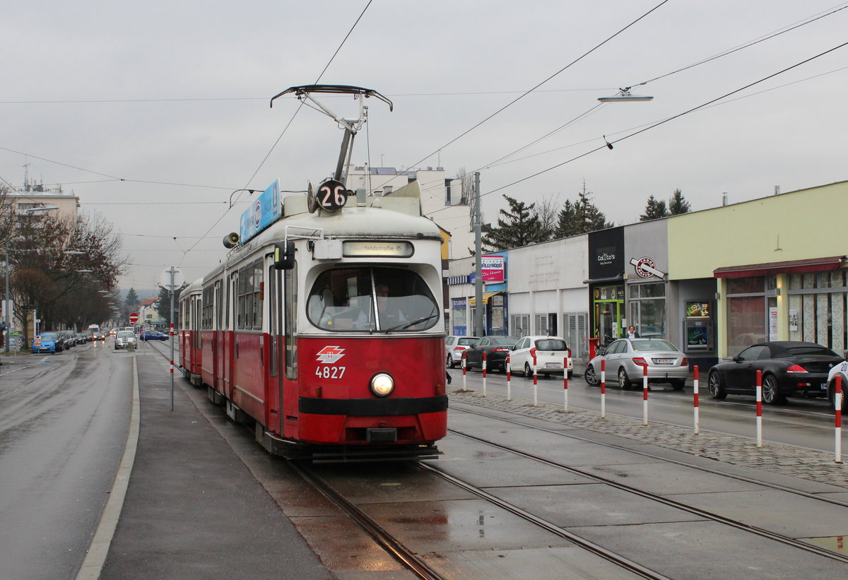 Wien Wiener Linien SL 26 (E1 4827 + c4 132x) XXI, Floridsdorf, Strebersdorf, Rußbergstraße am 16. März 2018.