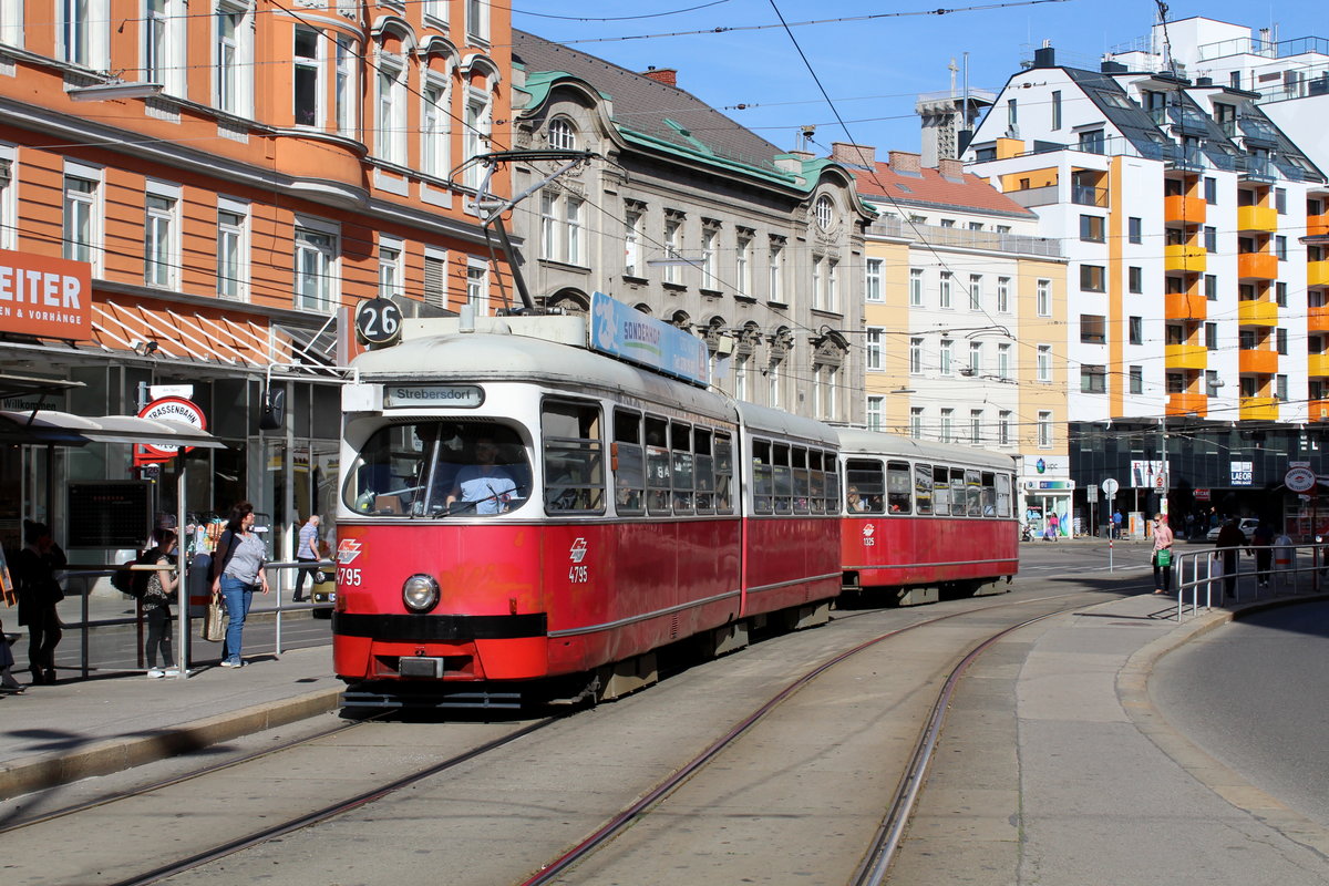 Wien Wiener Linien SL 26 (E1 4795 + c4 1325) XXI, Floridsdorf, Am Spitz am 20. April 2018.