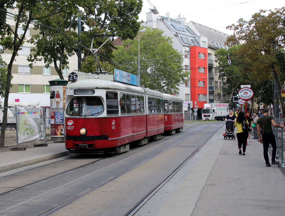 Wien Wiener Linien SL 26 (E1 4827 (SGP 1974) + c4 1315 (Bombardier-Rotax 1974)) XXI, Floridsdorf, Hoßplatz am 26. Juli 2018.