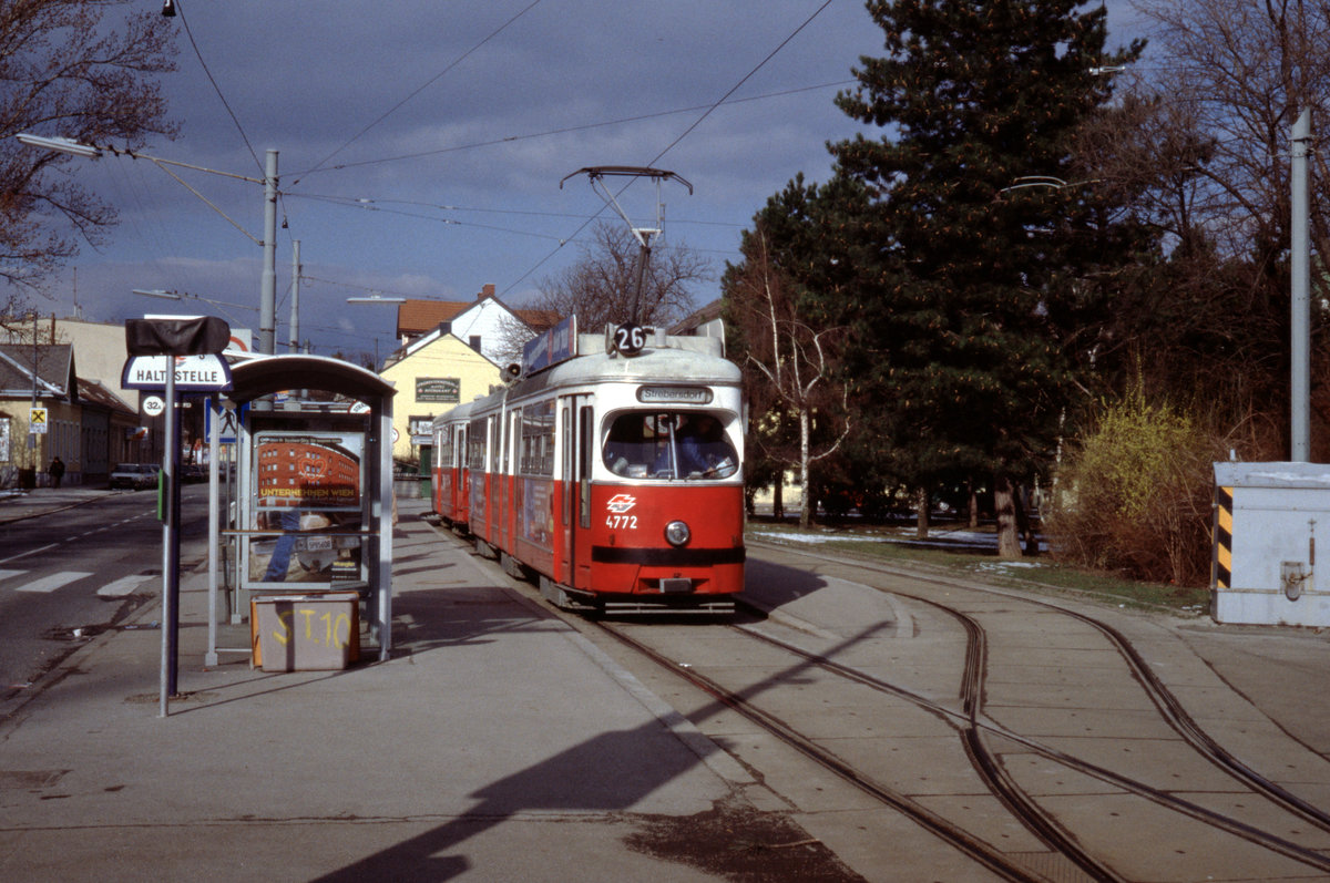 Wien Wiener Linien SL 26 (E1 4772 (SGP 1972)) XXI, Floridsdorf, Strebersdorf, Edmund-Hawranek-Platz am 18. März 2000. - Scan eines Diapositivs. Film: Kodak Ektachrome ED-3. Kamera: Leica CL.