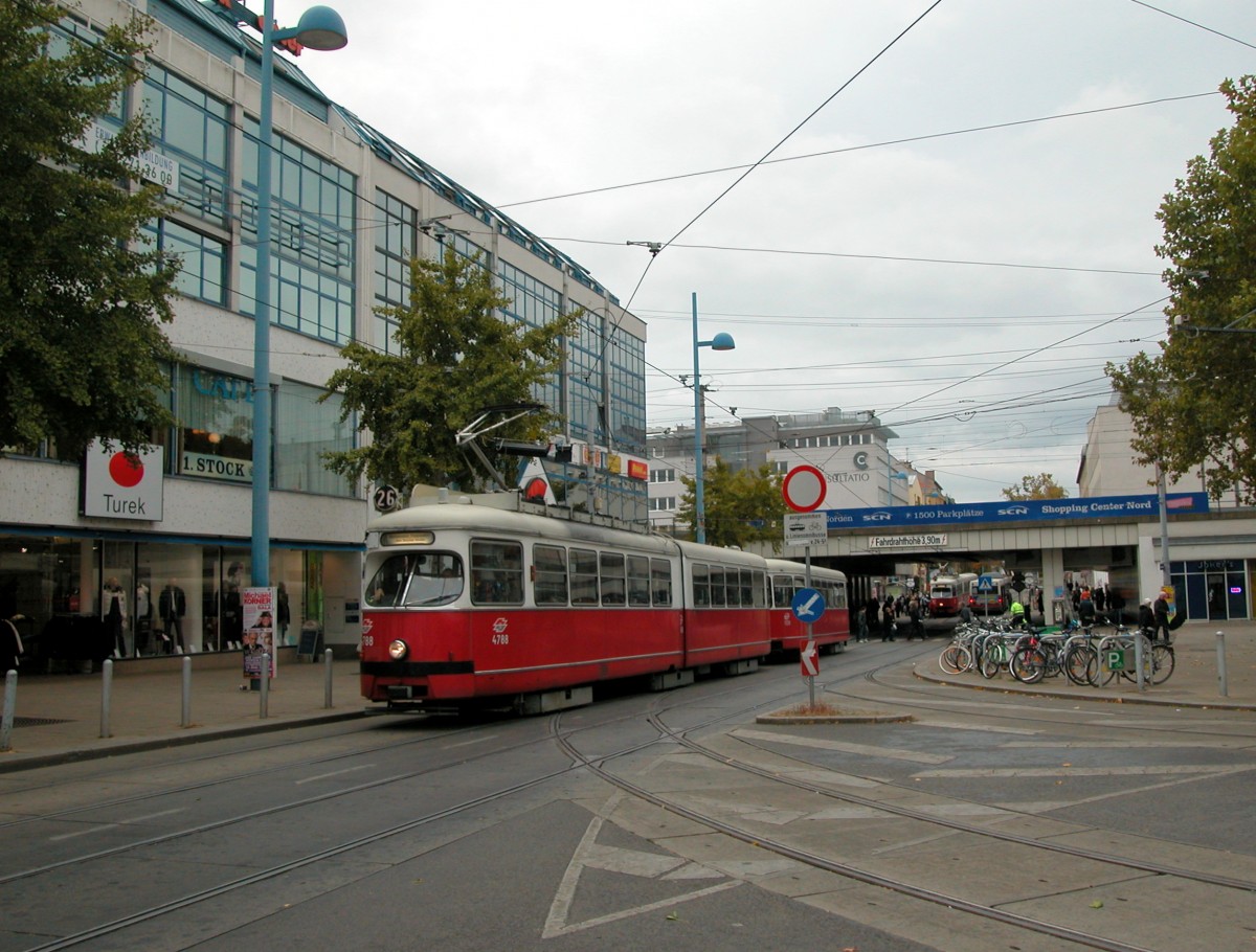 Wien Wiener Linien SL 26 (E1 4788) Floridsdorf, Schlosshofer Strasse / Franz-Jonas-Platz am 20. Oktober 2010.