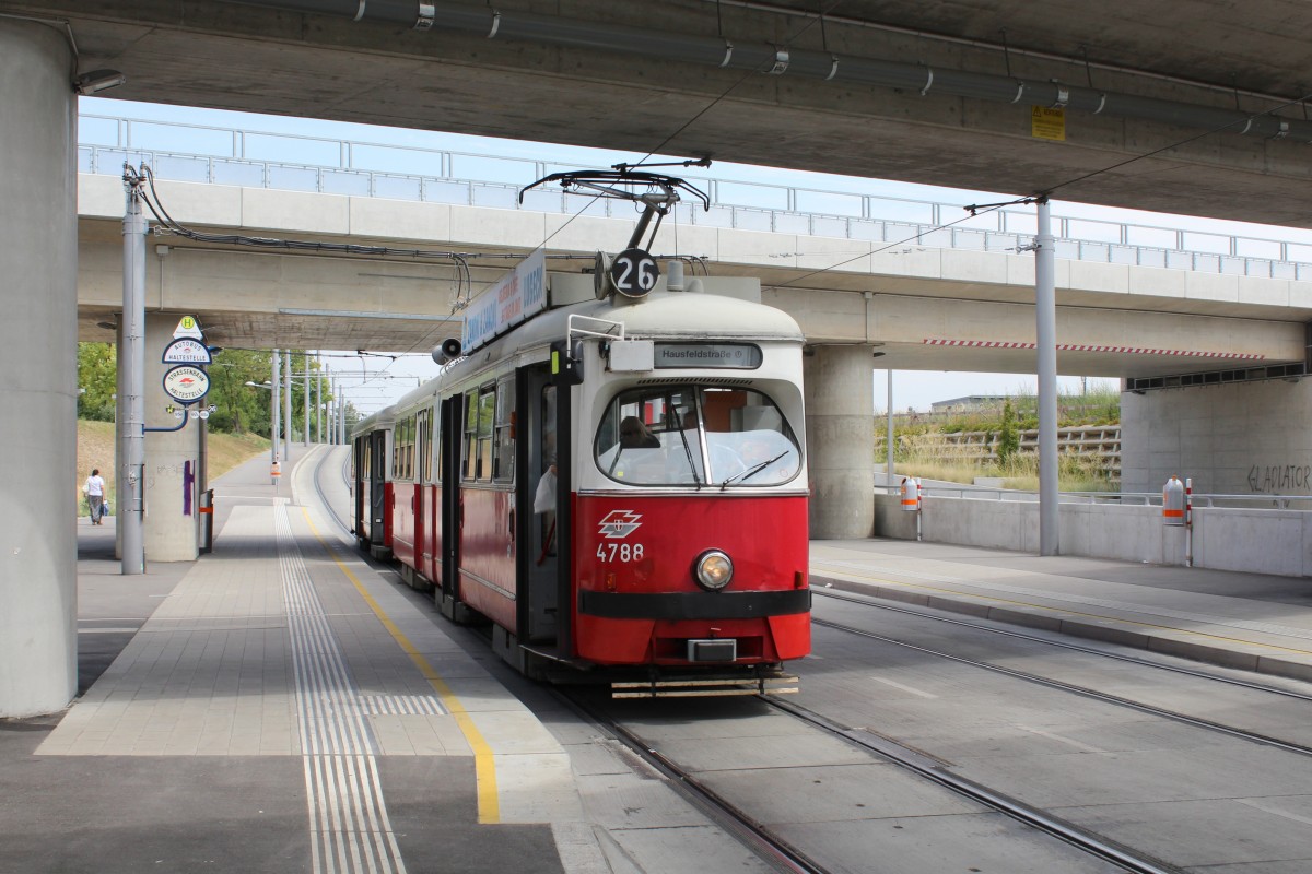 Wien Wiener Linien SL 26 (E1 4788) U Hausfeldstrasse am 8. Juli 2014.
