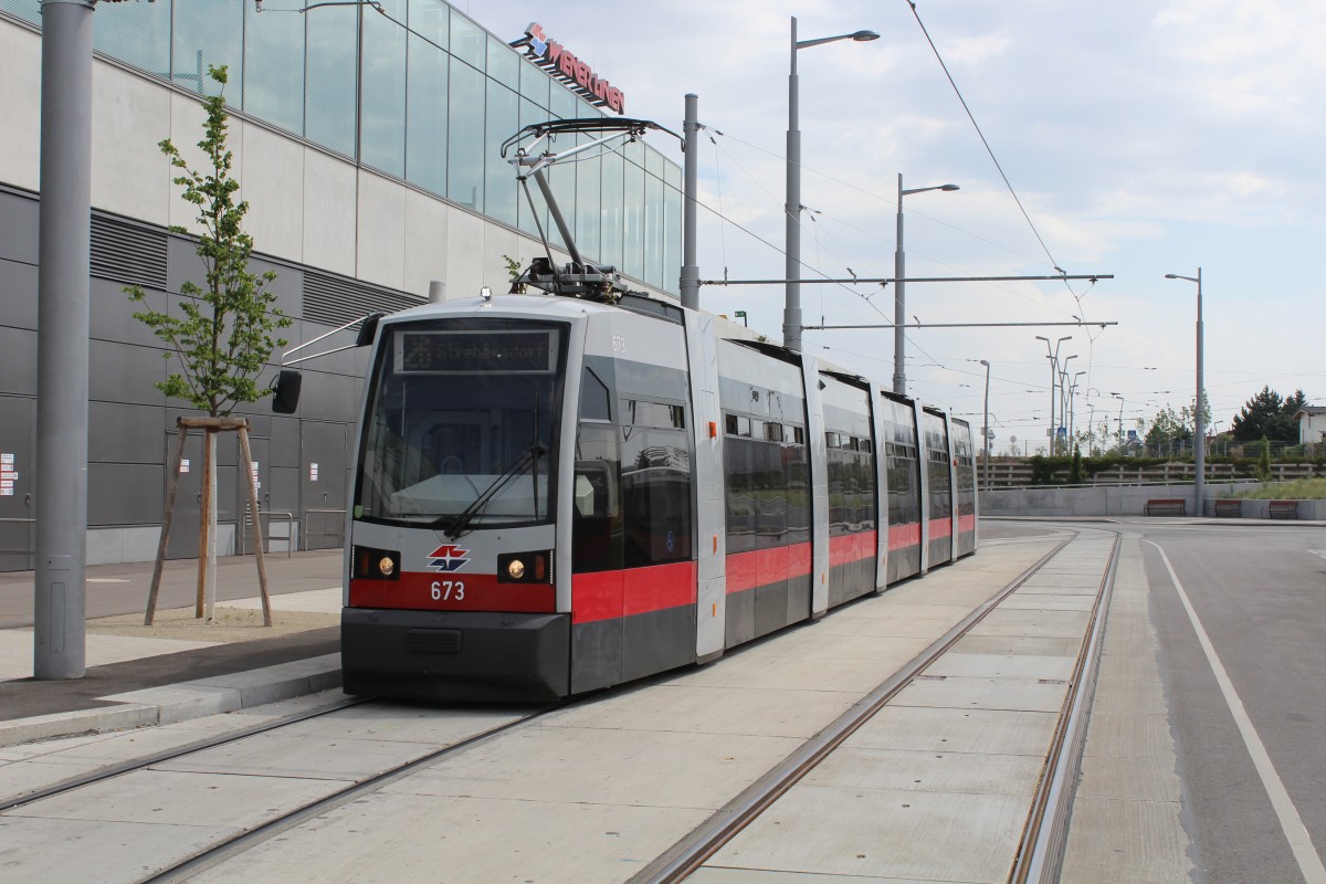 Wien Wiener Linien SL 26 (B 673) U-Bahnhof Hausfeldstrasse am 8. Juli 2014.