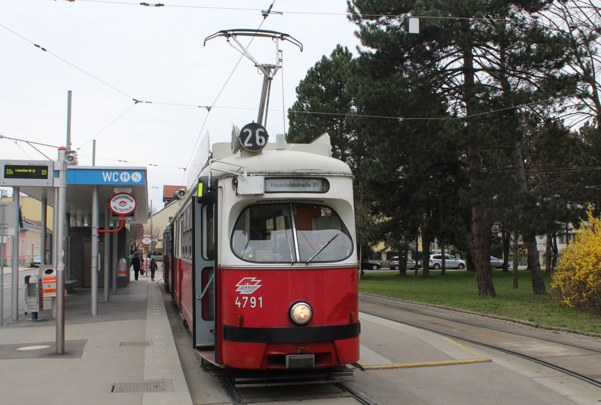 Wien Wiener Linien SL 26 (E1 4791) Strebersdorf, Edmund-Hawranek-Platz am 21. März 2016.