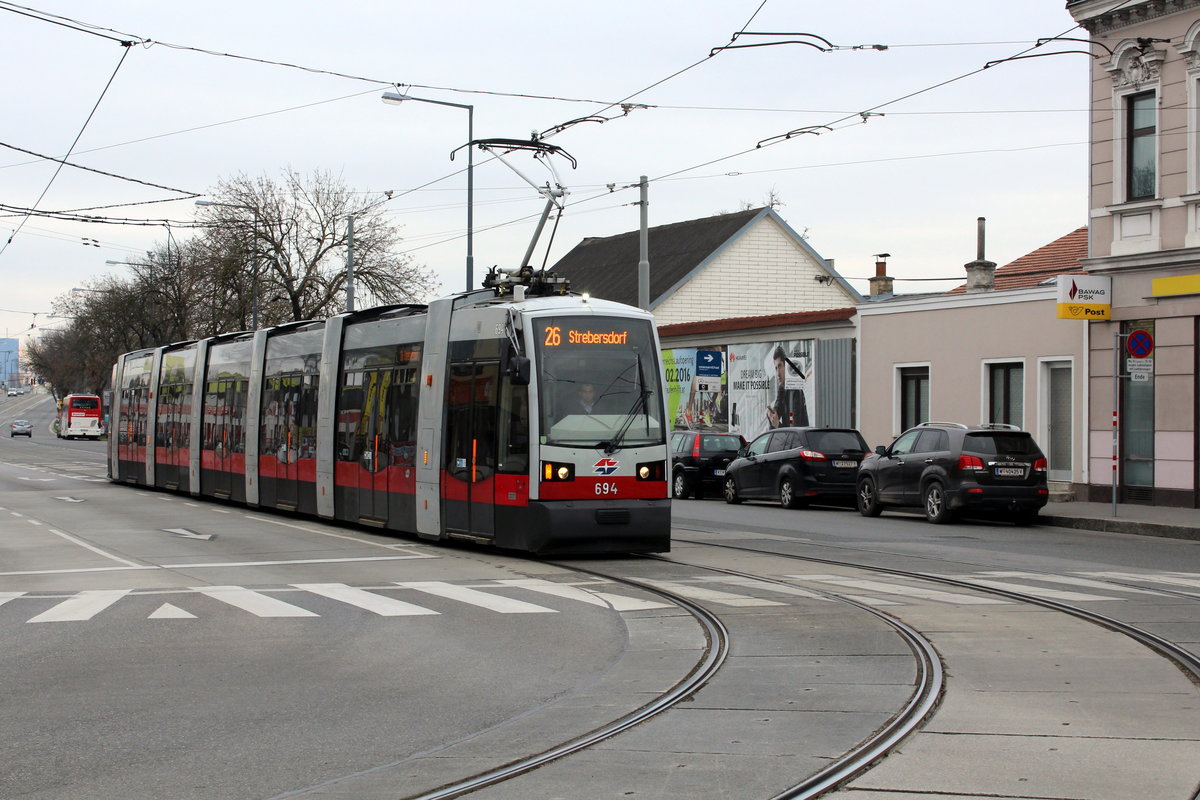 Wien Wiener Linien SL 26 (B 694) Floridsdorf (21. (XXI) Bezirk), Strebersdorf, Prager Straße / Rußbergstraße am 21. März 2016.