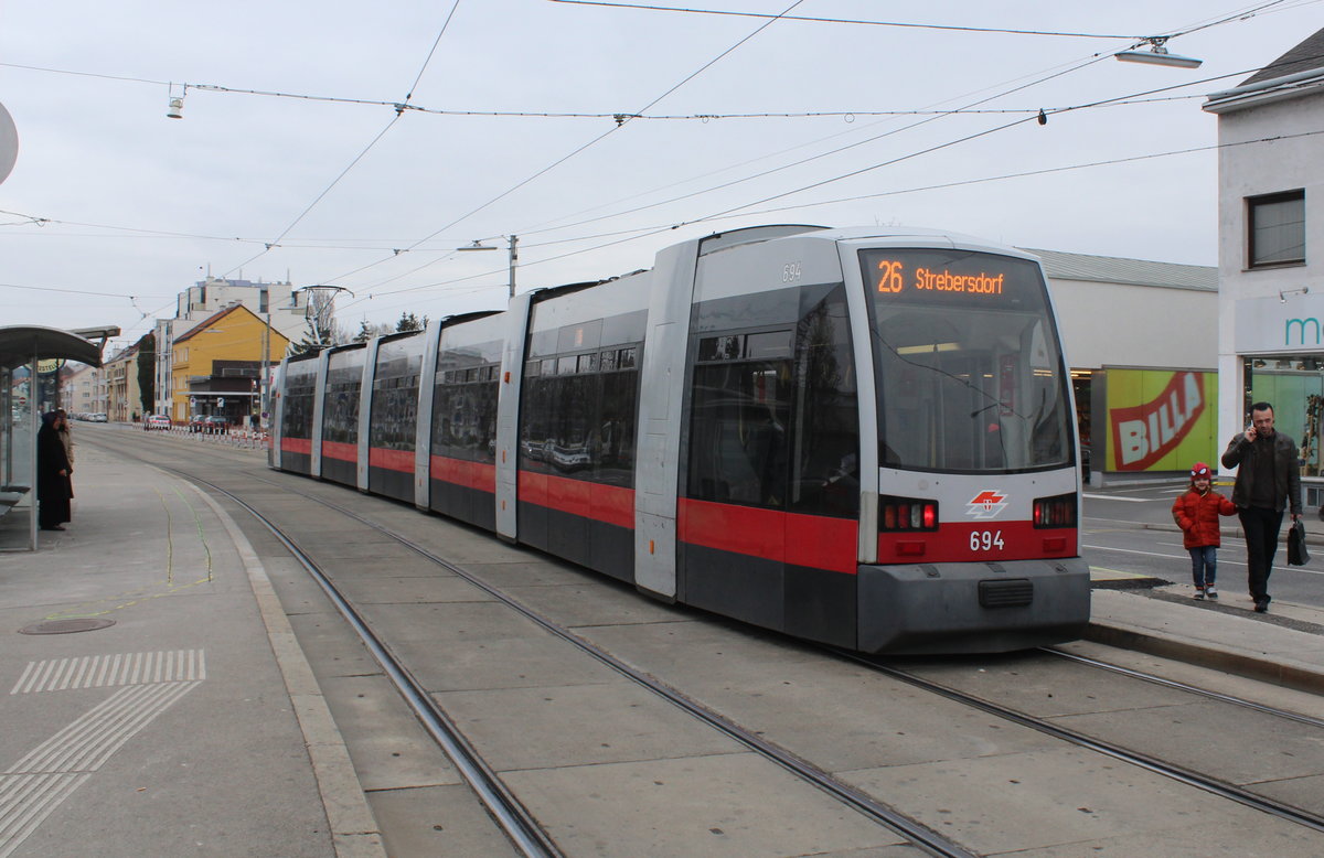 Wien Wiener Linien SL 26 (B 694) Floridsdorf (21. (XXI) Bezirk), Strebersdorf, Rußbergstraße am 21. März 2016. - Rußberg ist ein Flurname.