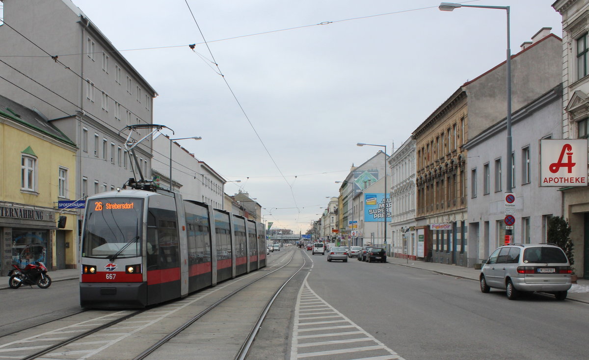 Wien Wiener Linien SL 26 (B 667) Floridsdorf (XXI, 21. Bezirk), Prager Straße / Rappgasse am 21.März 2016. - Die Rappgasse wurde 1901 nach dem Arzt, Wohltäter und Gemeinderat von Jedlesee, Dr. Oskar Rapp (1840-1897), genannt.  