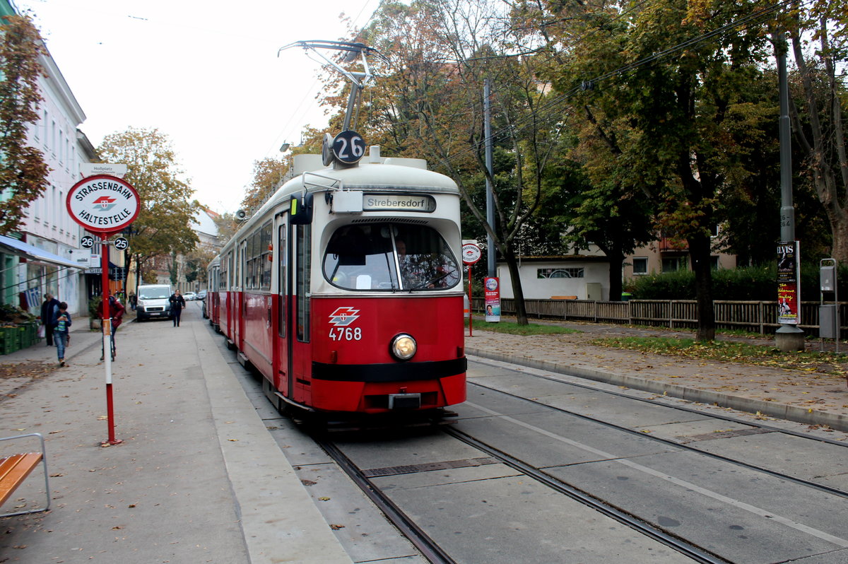 Wien Wiener Linien SL 26 (E1 4768 (SGP 1971)) XXI, Floridsdorf, Hoßplatz am 21. Oktober 2016.