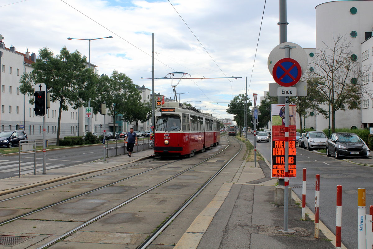 Wien Wiener Linien SL 30 (E2 4060 + c5 14xx) XXI, Floridsdorf, Brünner Straße / Empergergasse / Hannemanngasse (Hst. Empergergasse) am 29. Juni 2017.