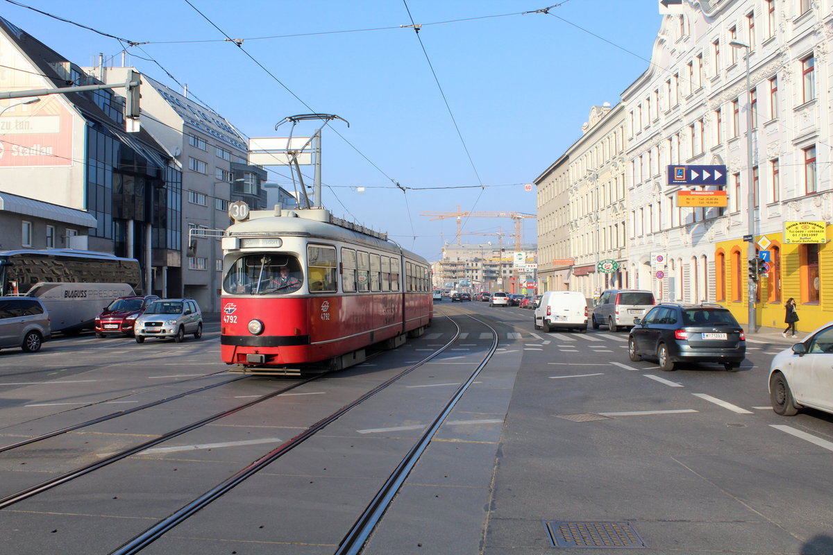 Wien Wiener Linien SL 30 (E1 4792 + c4 13xx) XXI, Floridsdorf, Brünner Straße / Shuttleworthstraße am 16. Feber / Februar 2017.