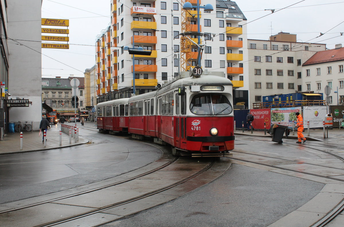 Wien Wiener Linien SL 30 (E1 4781 + c4 1337) XXI, Floridsdorf, Schloßhofer Straße / Franz-Jonas-Platz am 16. März 2018.