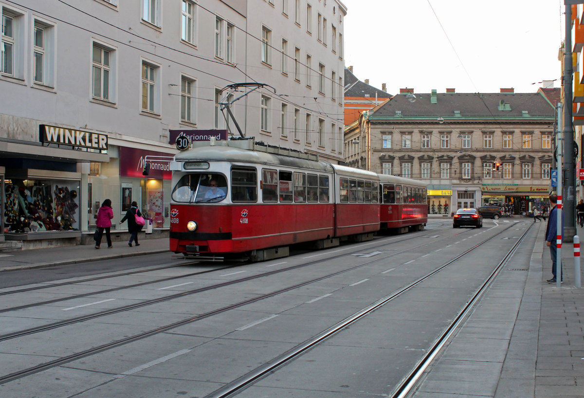 Wien Wiener Linien SL 30 (E1 4808 + c4 1336) XXI, Floridsdorf, Schloßhofer Straße am 17. Oktober 2019. - Auf dem 30er, der Verstärkerlinie der SL 31 zwischen Floridsdorf und Stammersdorf, fahren ausschließlich Hochflurfahrzeuge.