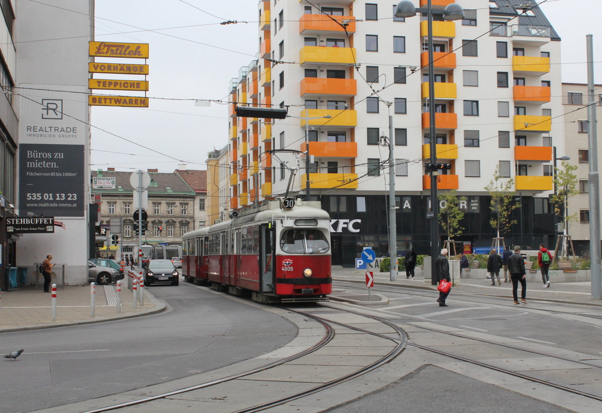Wien Wiener Linien SL 30 (E1 4808 (SGP 1973) + c4 1336 (Bombardier-Rotax 1975)) XXI, Floridsdorf, Schloßhofer Straße / Franz-Jonas-Platz / Pius-Parsch-Platz am 18. Oktober 2019.