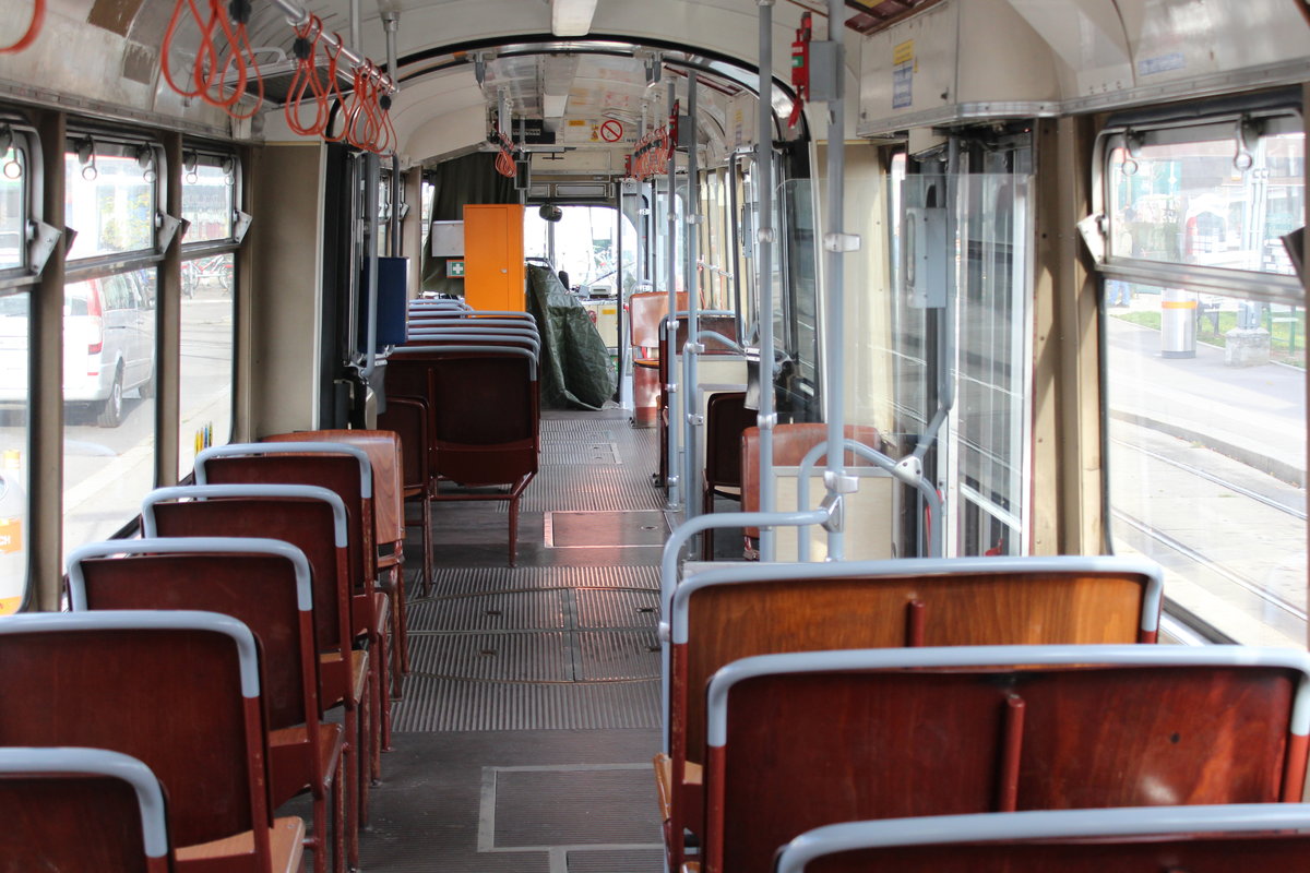 Wien Wiener Linien SL 30 (E1 4858 (Bombardier-Rotax, vorm. Lohnerwerke, 1976)). - Die E1+c4-Garnitur stand in der Endhaltestelle Stammersdorf. Datum: 29. November 2019.