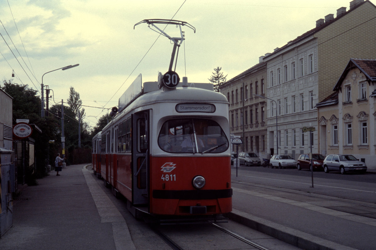 Wien Wiener Linien SL 30 (E1 4811 (SGP 1973)) XXI, Floridsdorf, Stammersdorf, Bahnhofplatz im Juli 2005. - Scan eines Diapositivs. Film: Kodak Ektachrome ED3. Kamera: Leica CL. 