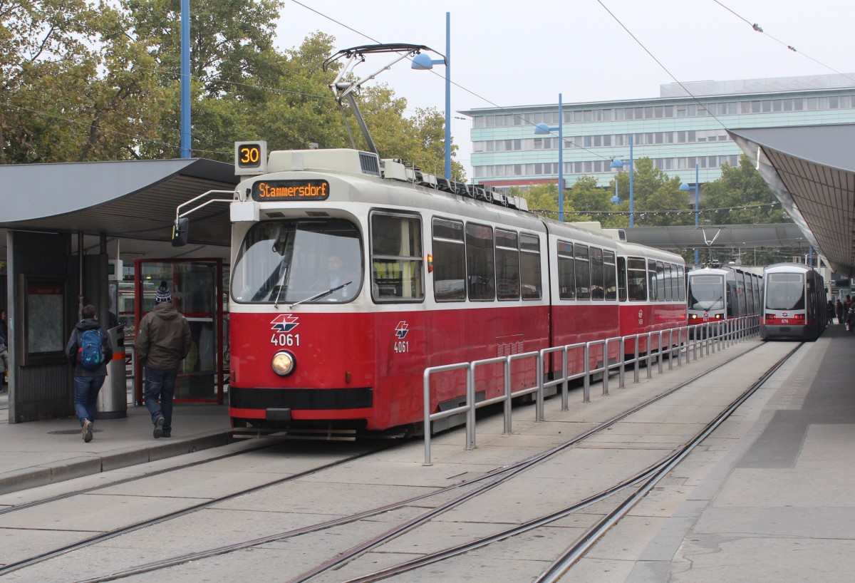 Wien Wiener Linien SL 30 (E2 4061 + c5 1459) Floridsdorf, Franz-Jonas-Platz am 13. Oktober 2015.