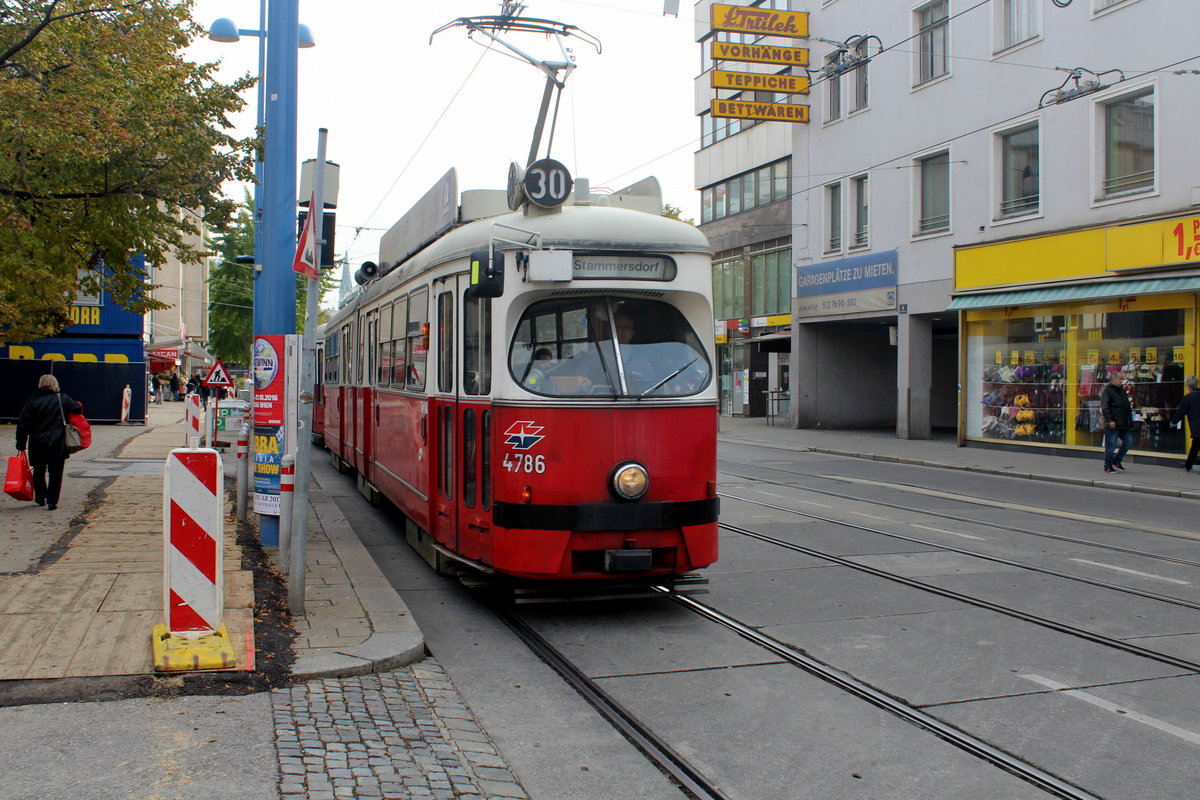 Wien Wiener Linien SL 30 (E1 4786 (SGP 1972)) XXI, Floridsdorf, Schloßhofer Straße am 21. Oktober 2016.