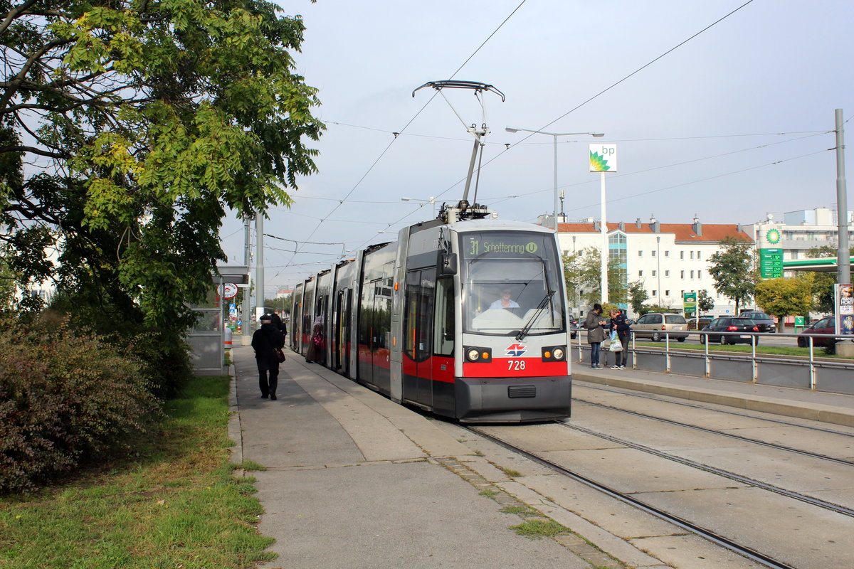 Wien Wiener Linien SL 31 (B1 728) XXI, Floridsdorf, Brünner Straße (Hst. Hanreitergasse) am 21. Oktober 2016. 
