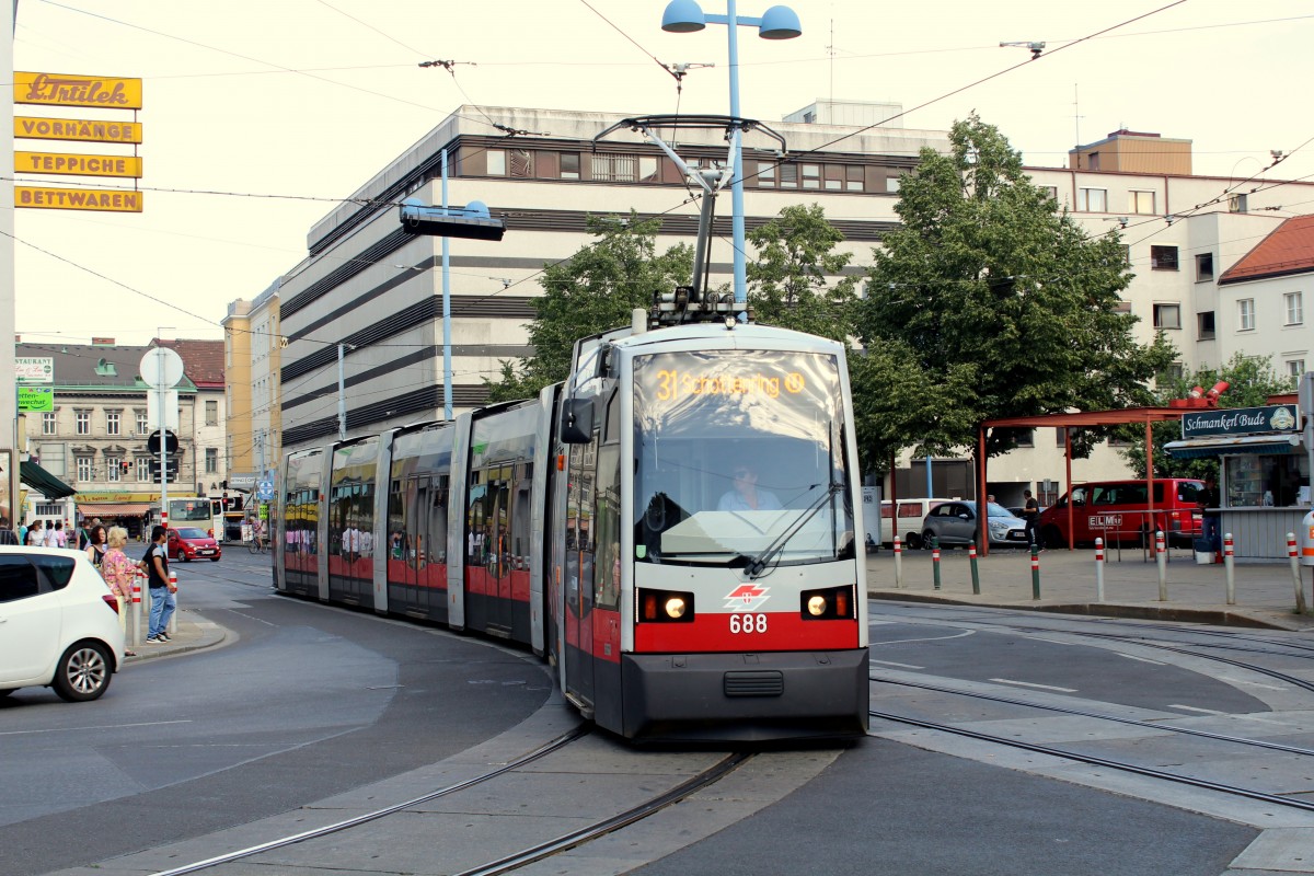 Wien Wiener Linien SL 31 (B 688) Floridsdorf, Schlosshofer Strasse / Franz-Jonas-Platz am 8. Juli 2014.