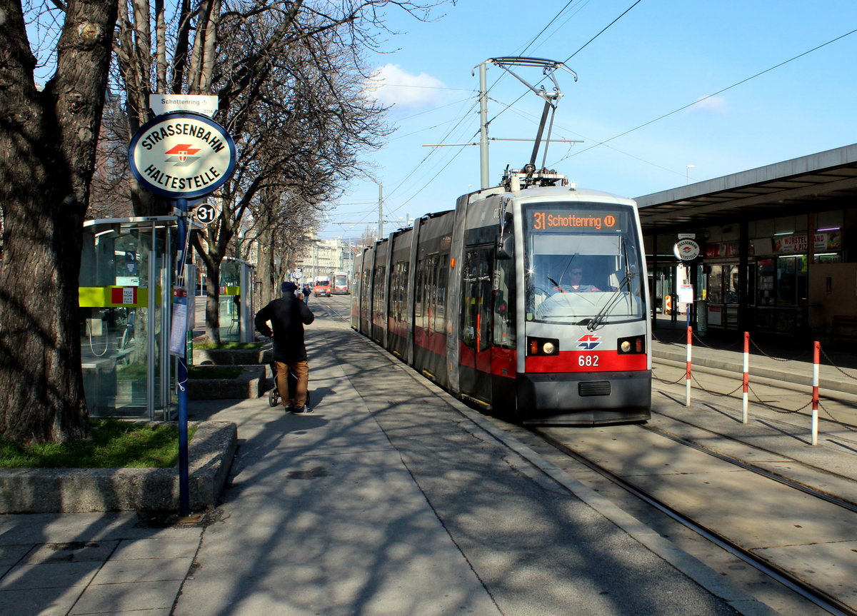 Wien Wiener Linien SL 31 (B 682) Franz-Josefs-Kai / Schottenring (Hst. U-Schottenring) am 20. februar 2016.