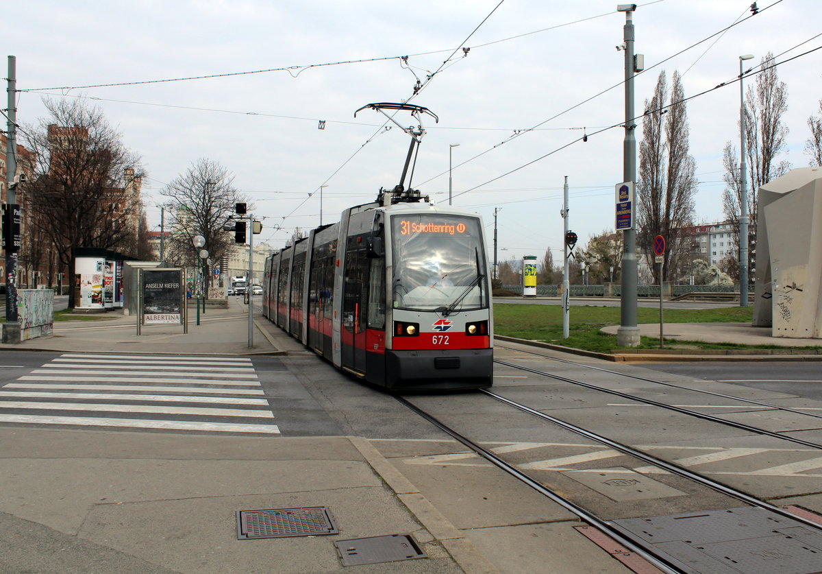 Wien Wiener Linien SL 31 (B 672) Innere Stadt (I, 1. Bezirk), Franz-Josefs-Kai / Schottenring am 23. März 2016.