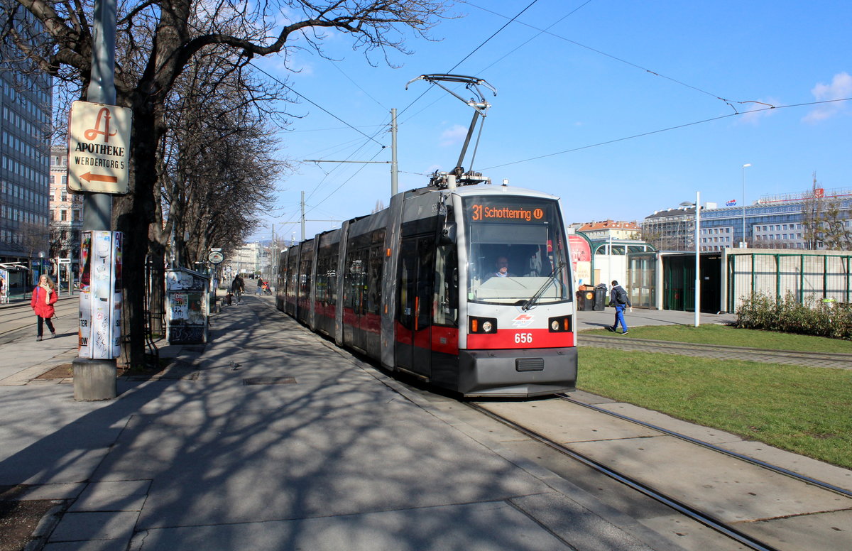 Wien Wiener Linien SL 31 (B 656) Innere Stadt (I, 1. Bezirk), Franz-Josefs-Kai / U-Bahnstation Schottenring am 20. Februar 2016.