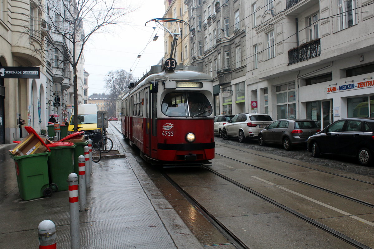 Wien Wiener Linien SL 33 (E1 4733) VIII, Josefstadt, Lange Gasse am 17. Februar 2017.